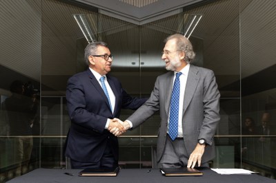 FEDA i Endesa signen un contracte perquè com a mínim el 33% de l’energia que s’importa d’Espanya sigui d’origen renovable